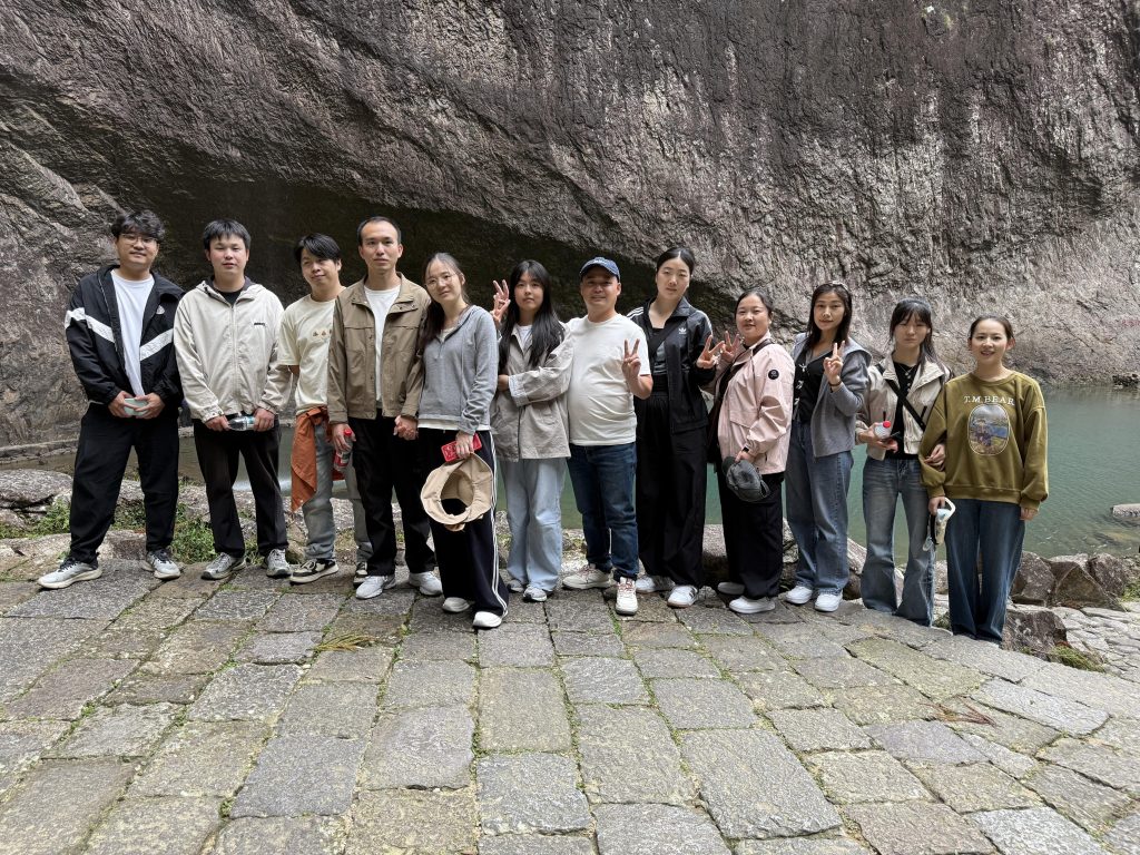 2025-10-26-phltd-sales-team-building-yandang-mountain1