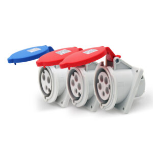 Recherchez les prises industrielles Phltd Dark Mount à siège incliné, imperméables à l'eau, pour l'alimentation électrique, avec des configurations de 3, 4 ou 5 noyaux et des capacités de courant de 16 A ou 32 A.