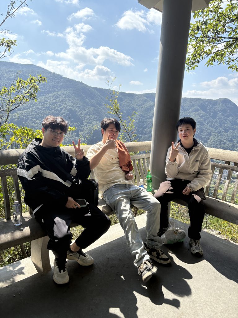 2025-10-26-sales-team-building-yandang-mountain2